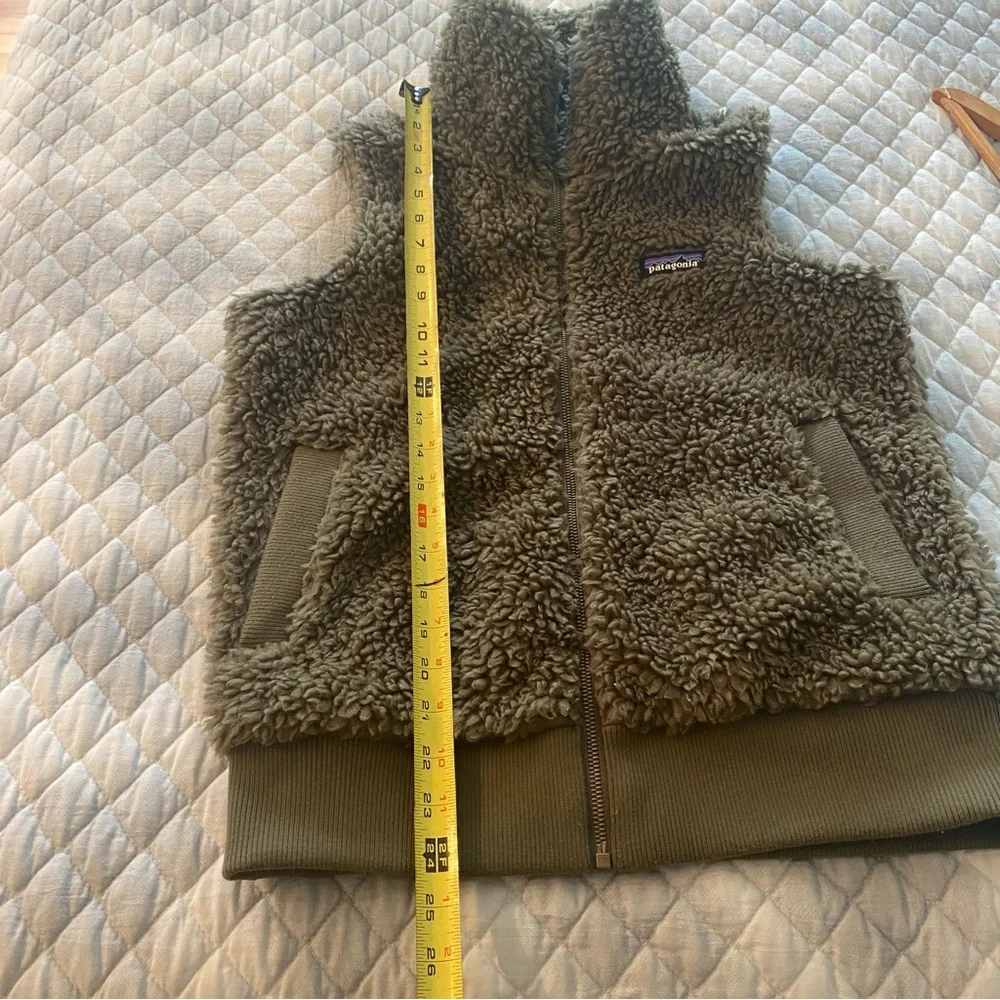 Patagonia green teddy vest Size Small - Picture 3 of 9